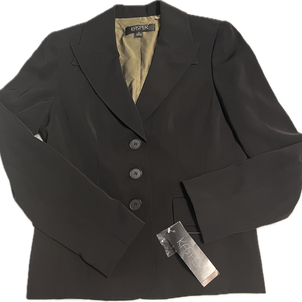 Lady’s lined blazer.